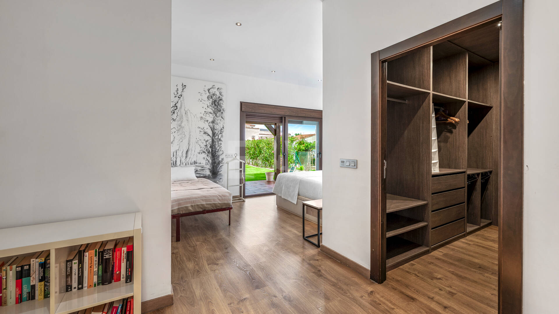 Villa avec jardin et piscine privée à seulement quelques minutes de la mer disponible pour la location à long terme