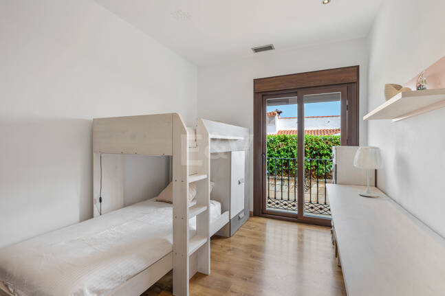 Villa avec jardin et piscine privée à seulement quelques minutes de la mer disponible pour la location à long terme