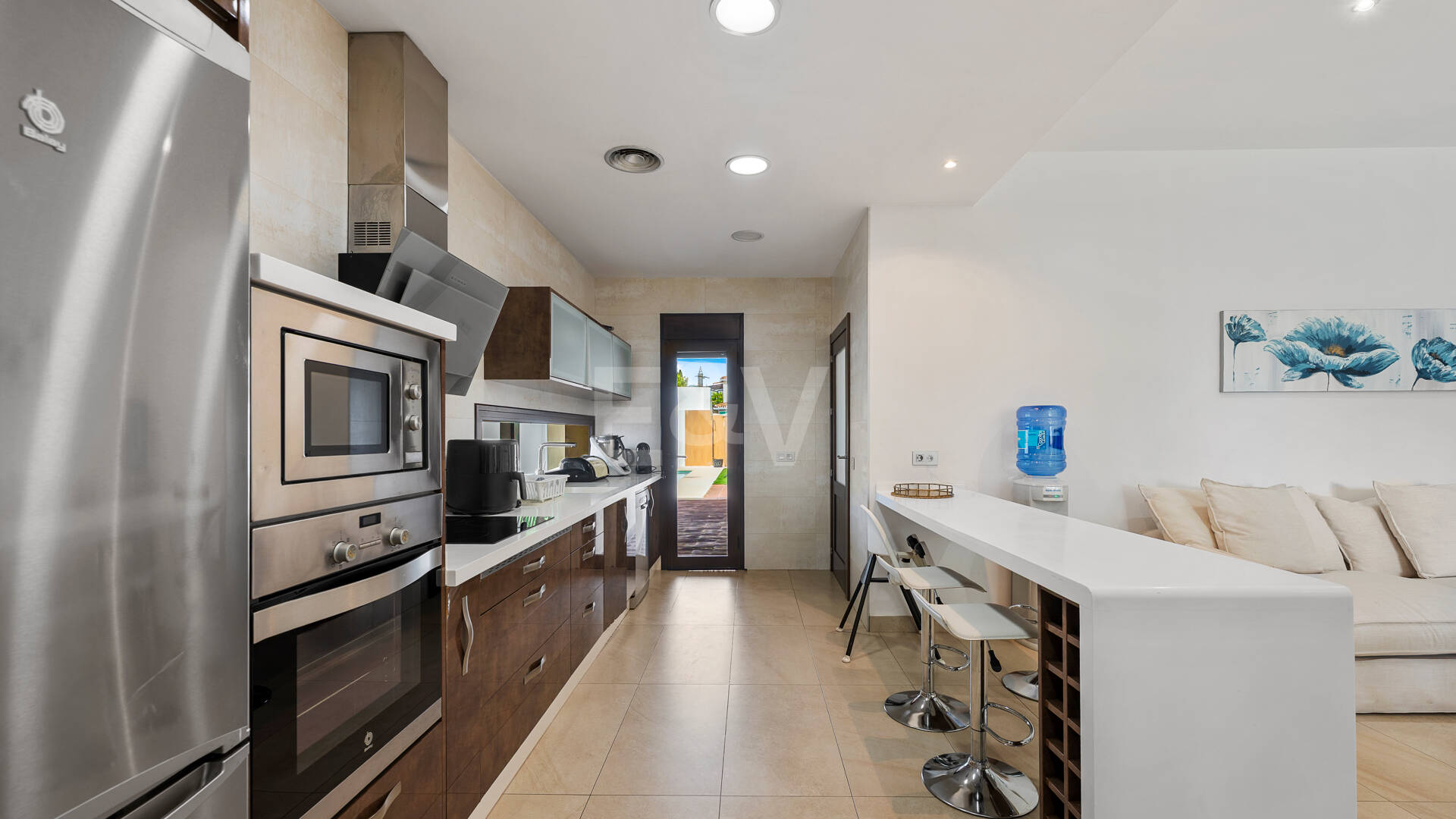 Villa avec jardin et piscine privée à seulement quelques minutes de la mer disponible pour la location à long terme