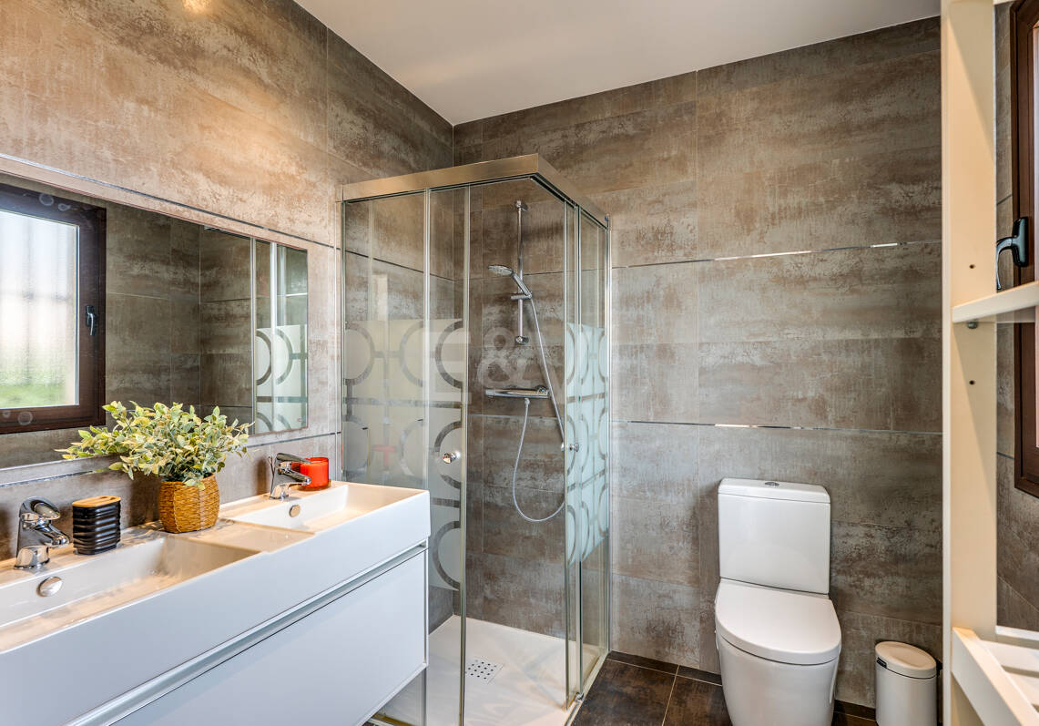 Villa avec jardin et piscine privée à seulement quelques minutes de la mer disponible pour la location à long terme
