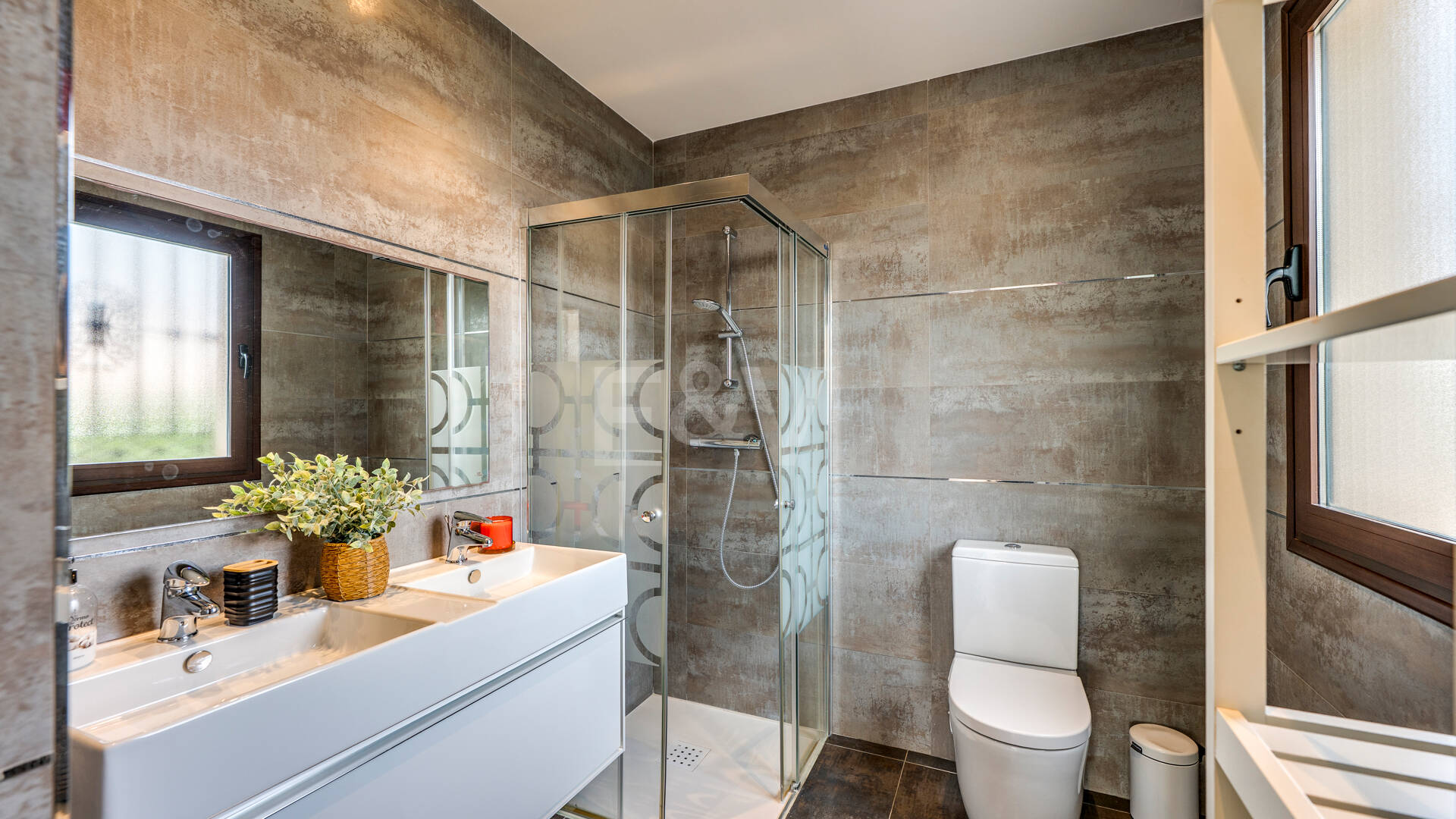 Villa avec jardin et piscine privée à seulement quelques minutes de la mer disponible pour la location à long terme