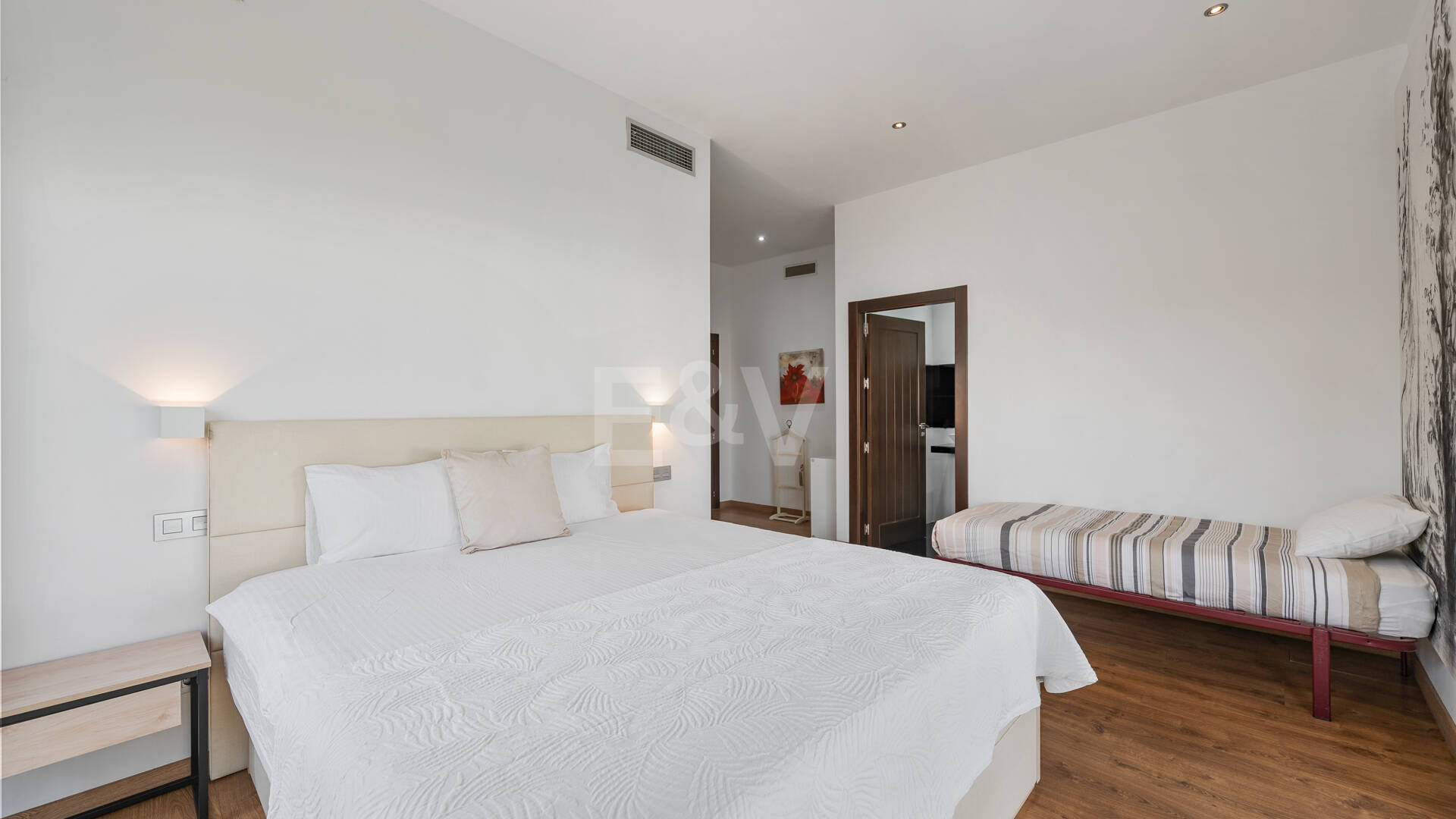 Villa avec jardin et piscine privée à seulement quelques minutes de la mer disponible pour la location à long terme