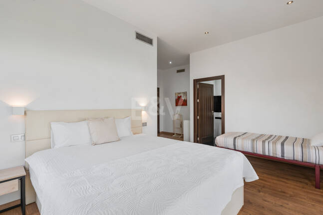 Villa avec jardin et piscine privée à seulement quelques minutes de la mer disponible pour la location à long terme