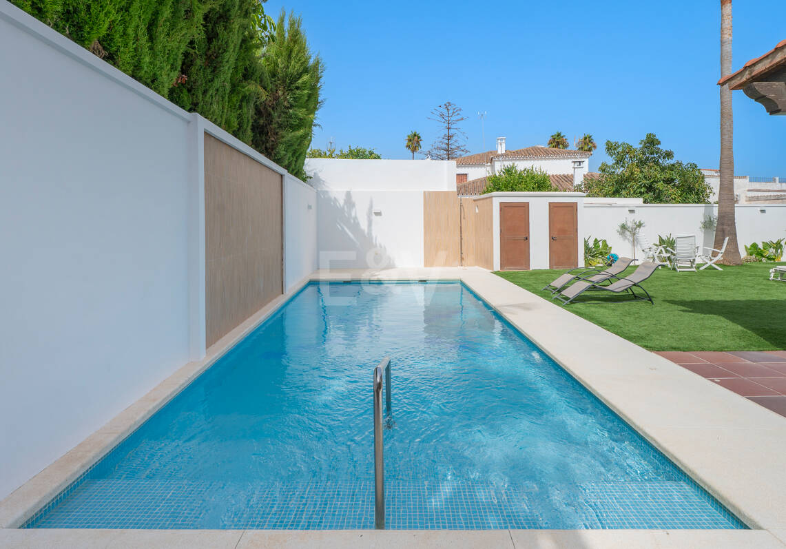 Villa avec jardin et piscine privée à seulement quelques minutes de la mer disponible pour la location à long terme