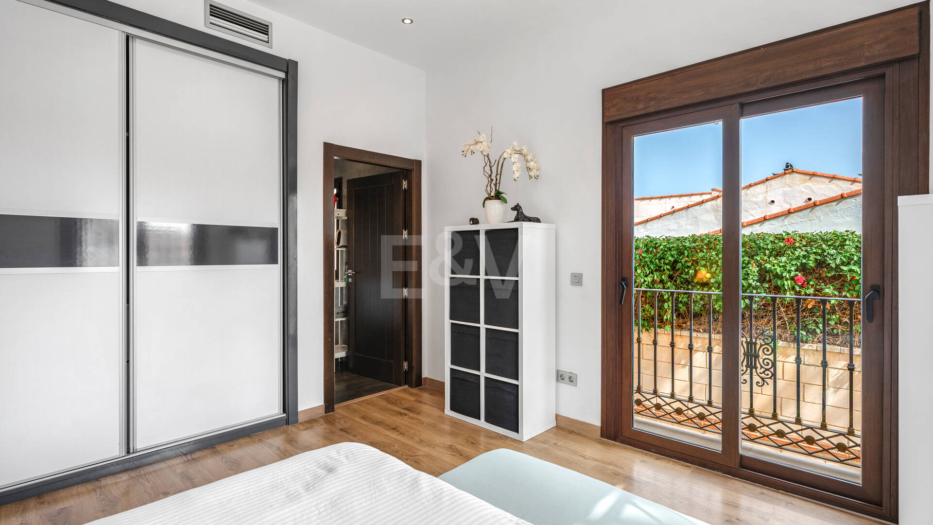 Villa avec jardin et piscine privée à seulement quelques minutes de la mer disponible pour la location à long terme