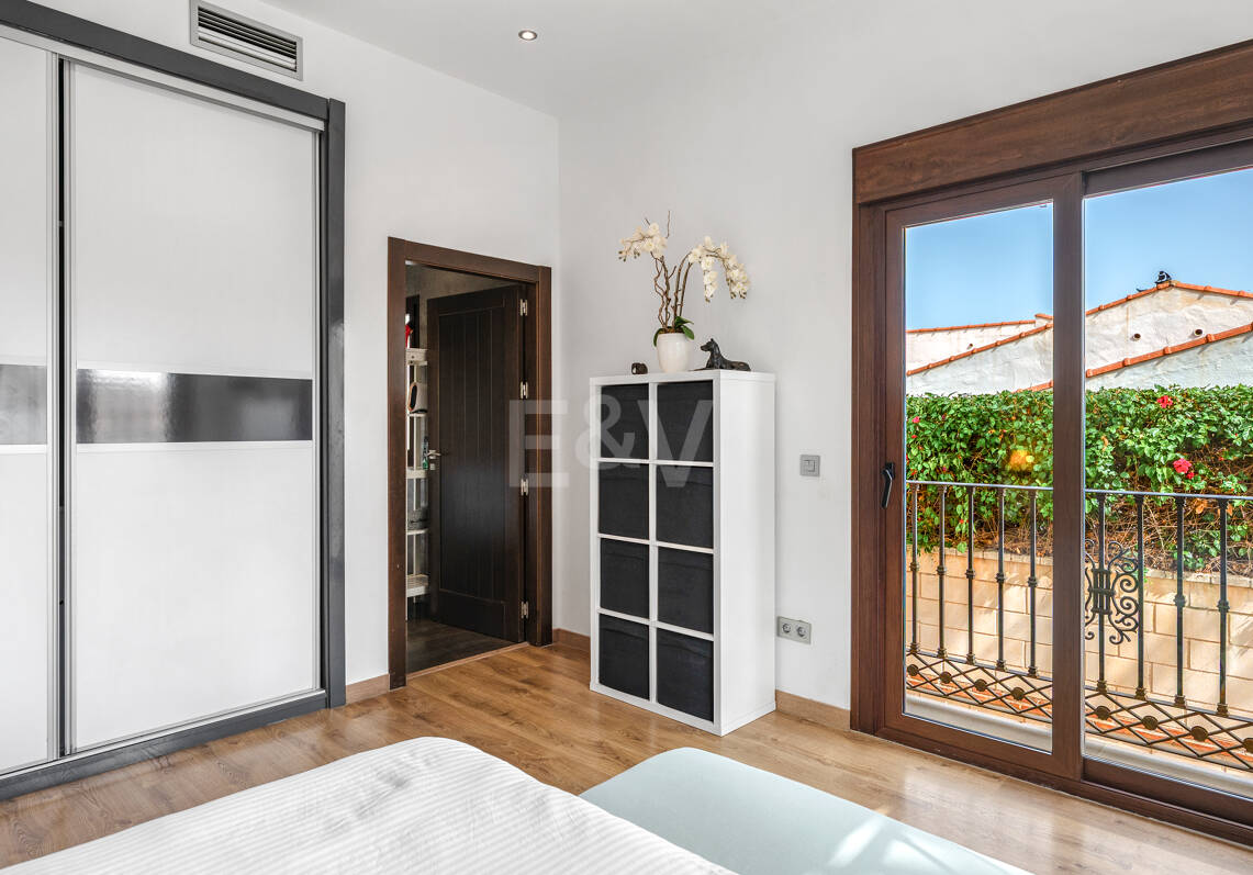 Villa avec jardin et piscine privée à seulement quelques minutes de la mer disponible pour la location à long terme