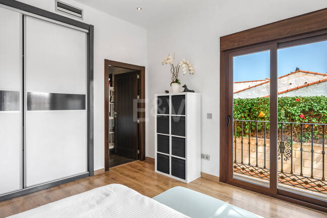 Villa avec jardin et piscine privée à seulement quelques minutes de la mer disponible pour la location à long terme