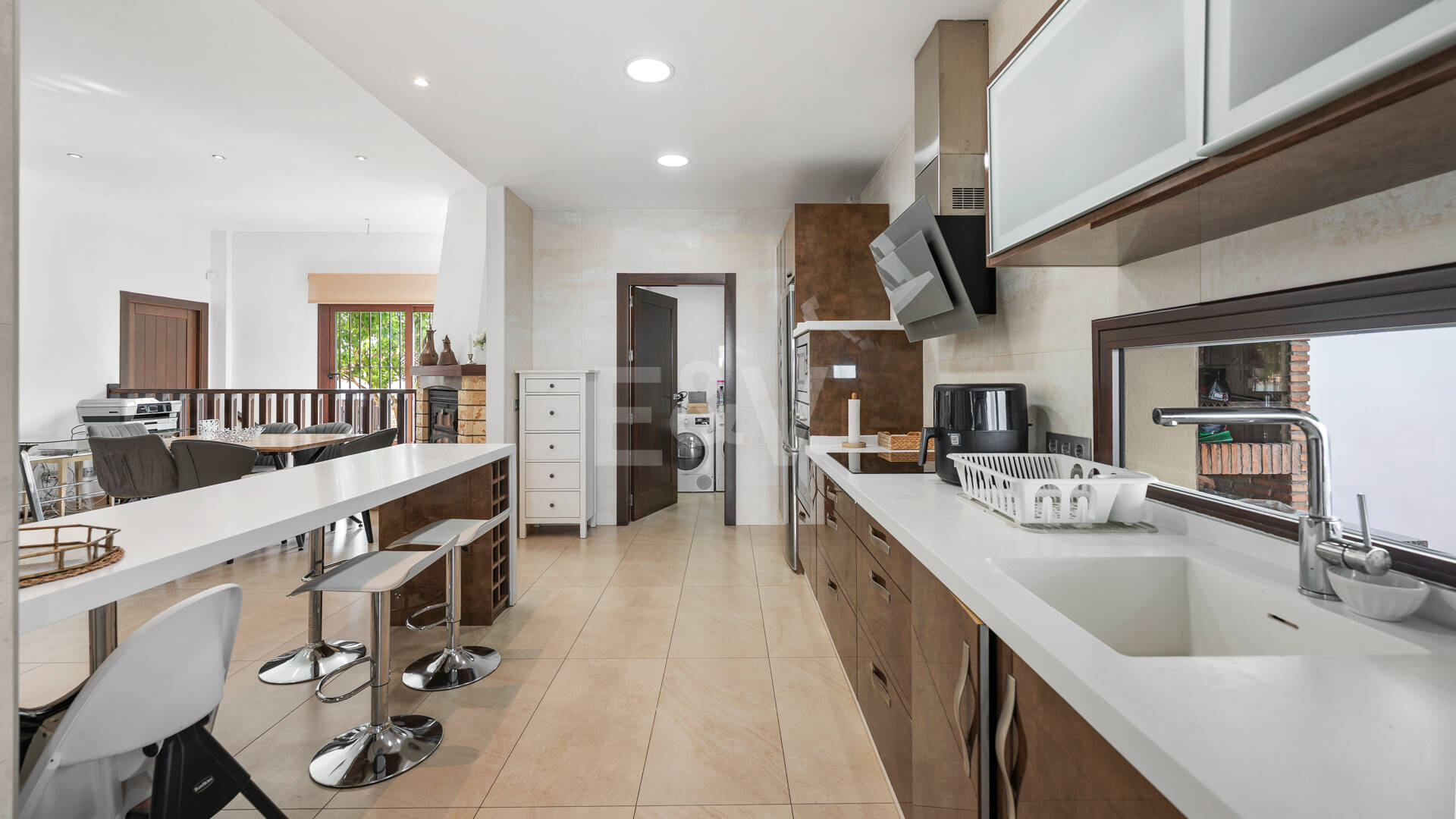 Villa avec jardin et piscine privée à seulement quelques minutes de la mer disponible pour la location à long terme