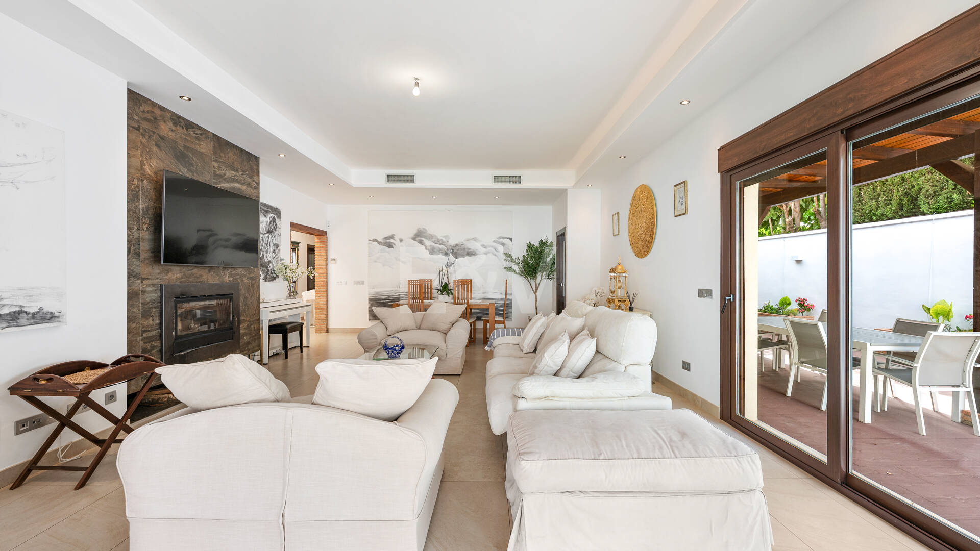 Villa avec jardin et piscine privée à seulement quelques minutes de la mer disponible pour la location à long terme