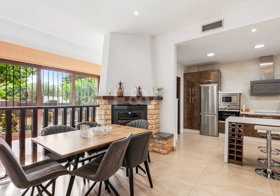 Villa avec jardin et piscine privée à seulement quelques minutes de la mer disponible pour la location à long terme
