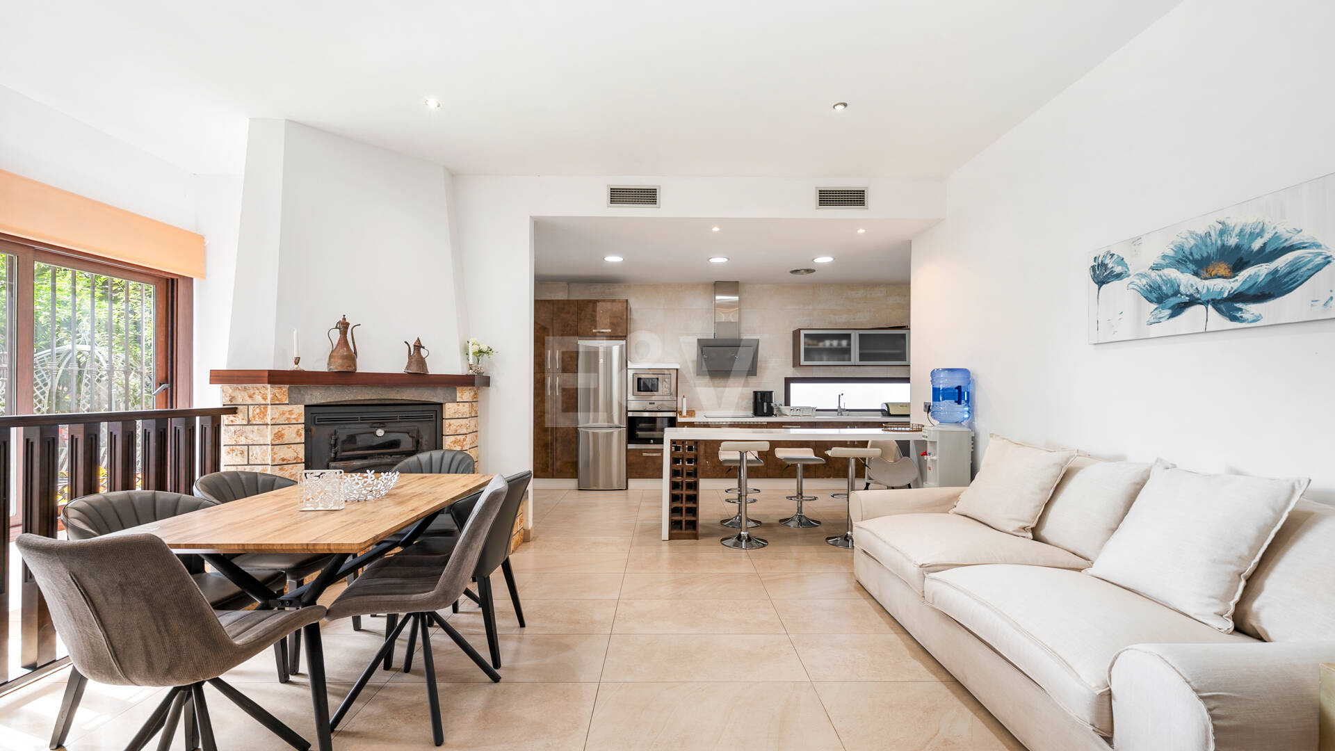 Villa avec jardin et piscine privée à seulement quelques minutes de la mer disponible pour la location à long terme