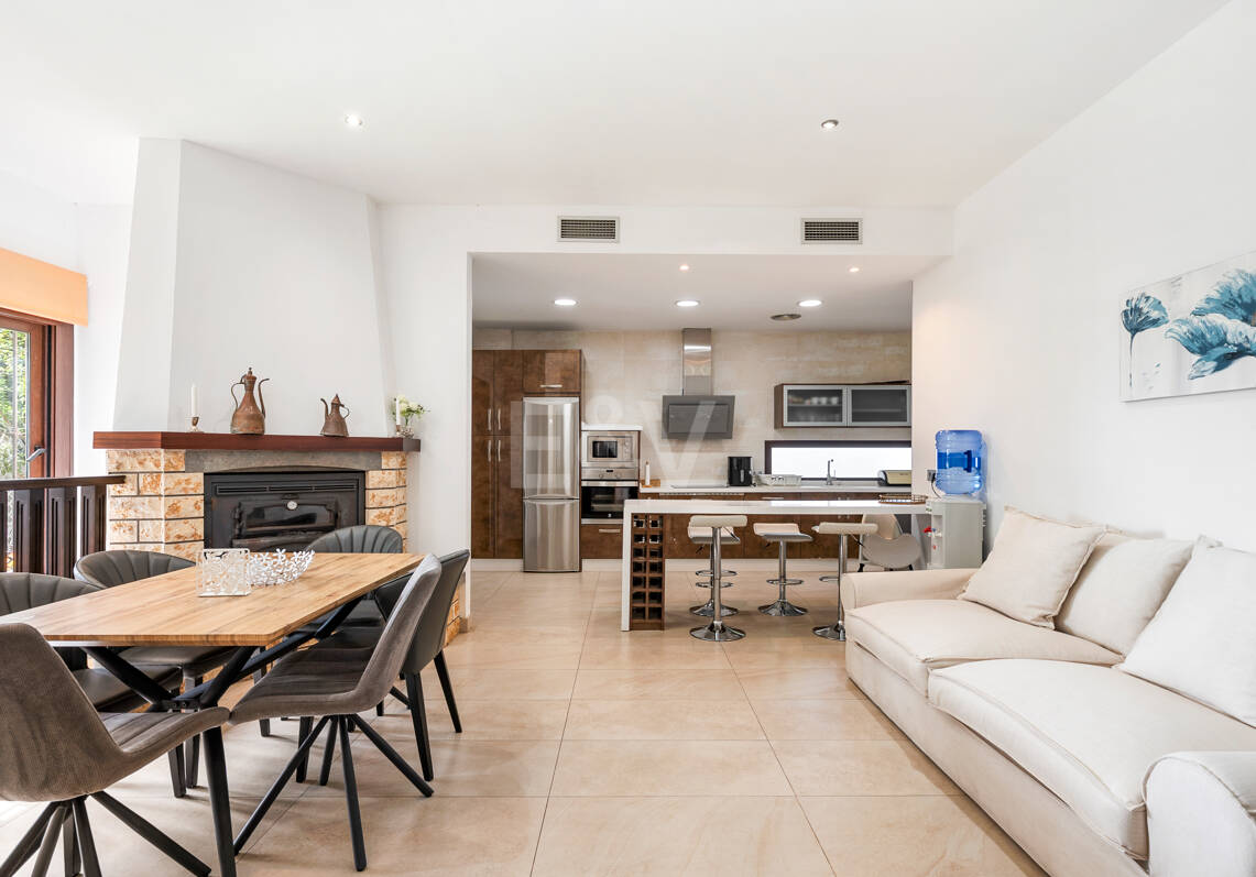 Villa avec jardin et piscine privée à seulement quelques minutes de la mer disponible pour la location à long terme