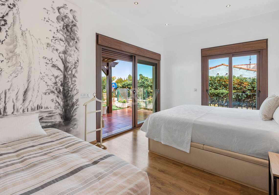 Villa avec jardin et piscine privée à seulement quelques minutes de la mer disponible pour la location à long terme