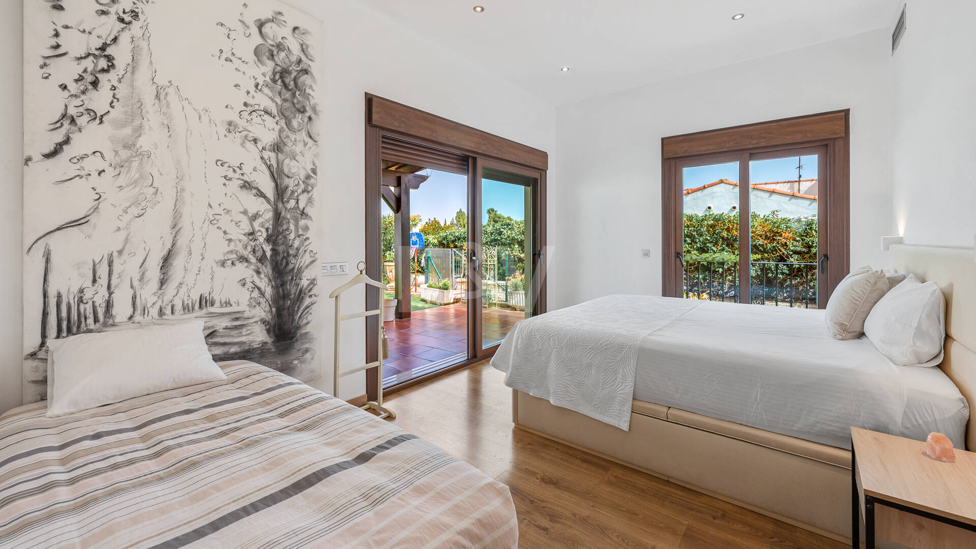Villa avec jardin et piscine privée à seulement quelques minutes de la mer disponible pour la location à long terme