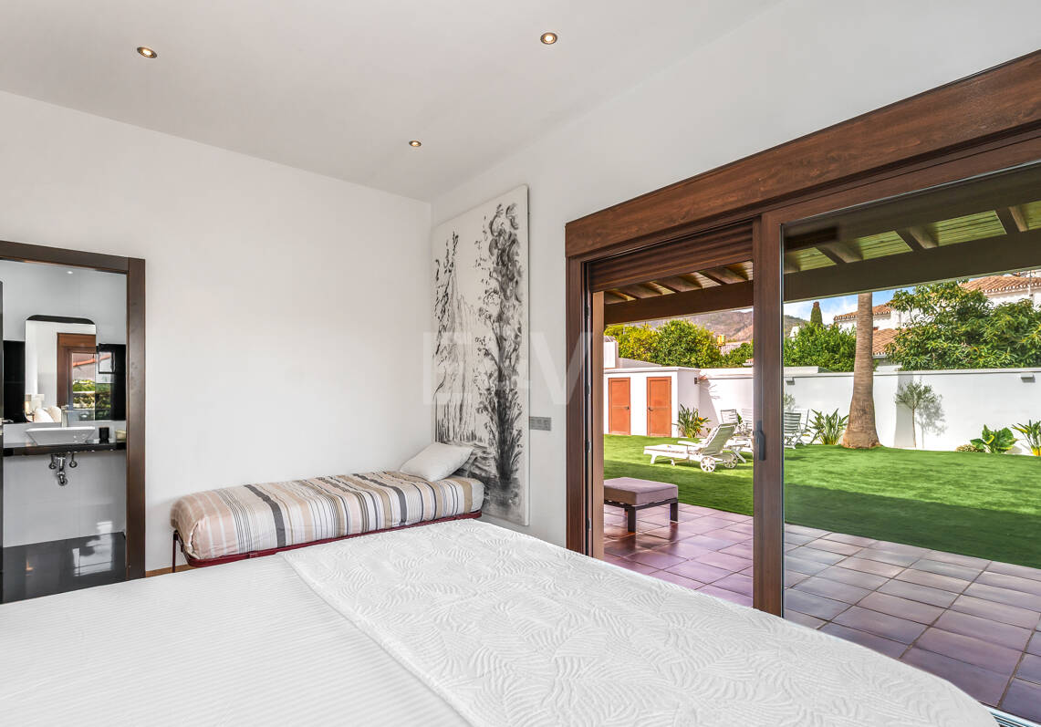 Villa avec jardin et piscine privée à seulement quelques minutes de la mer disponible pour la location à long terme