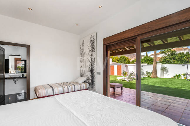 Villa avec jardin et piscine privée à seulement quelques minutes de la mer disponible pour la location à long terme