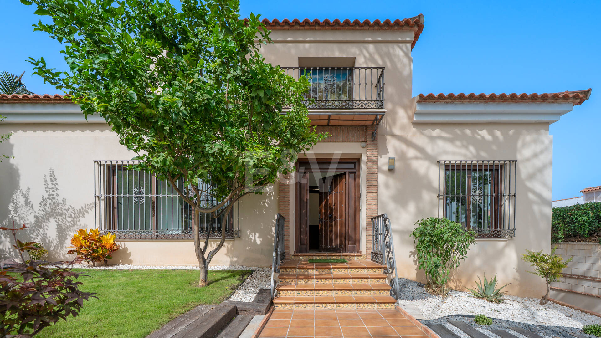 Villa avec jardin et piscine privée à seulement quelques minutes de la mer disponible pour la location à long terme