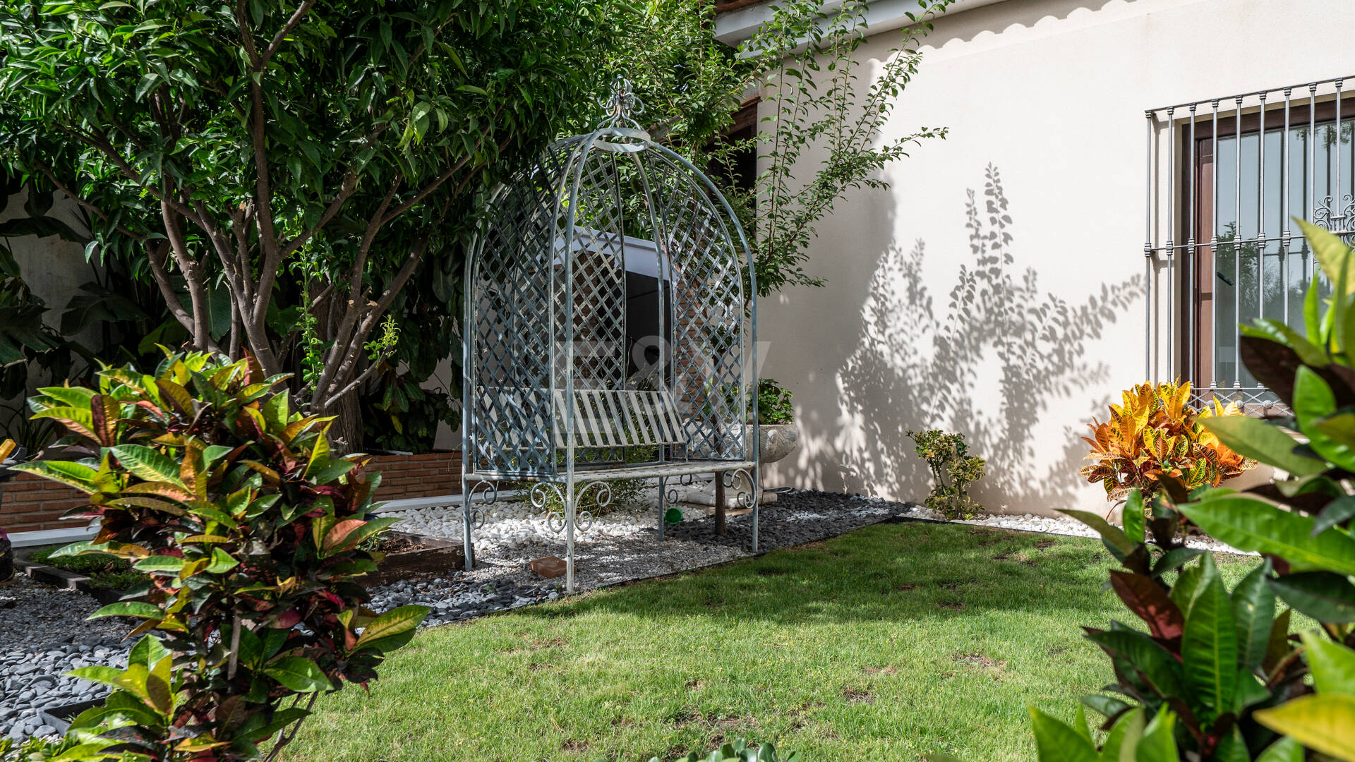 Villa avec jardin et piscine privée à seulement quelques minutes de la mer disponible pour la location à long terme