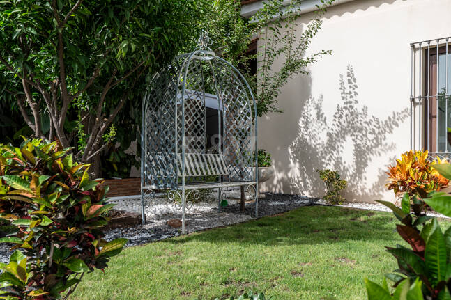 Villa avec jardin et piscine privée à seulement quelques minutes de la mer disponible pour la location à long terme