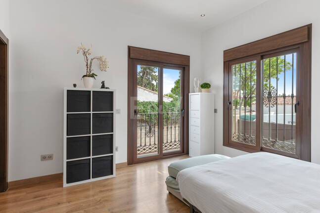 Villa avec jardin et piscine privée à seulement quelques minutes de la mer disponible pour la location à long terme