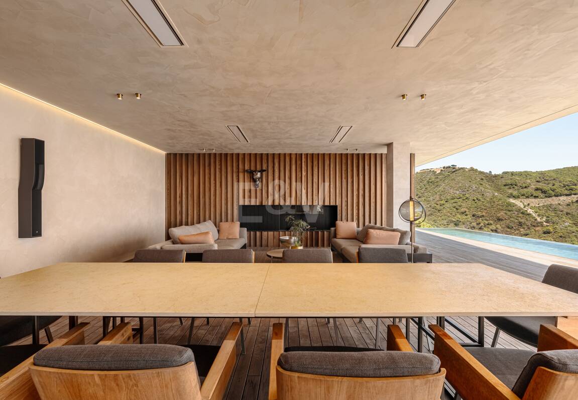 Spectacular villa with panoramic sea views in Monte Mayor