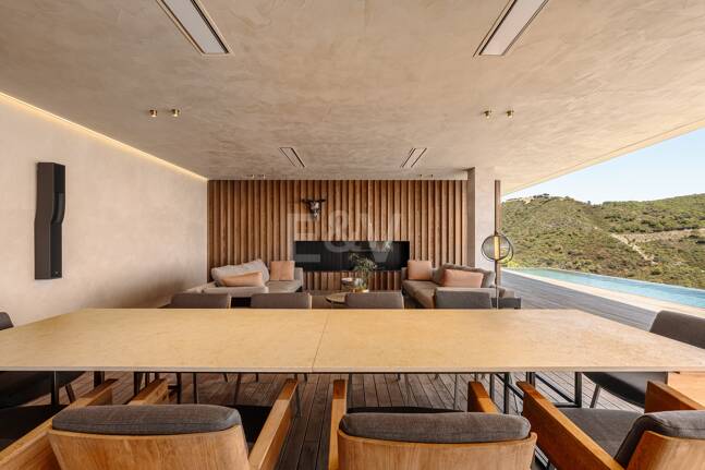 Spectacular villa with panoramic sea views in Monte Mayor