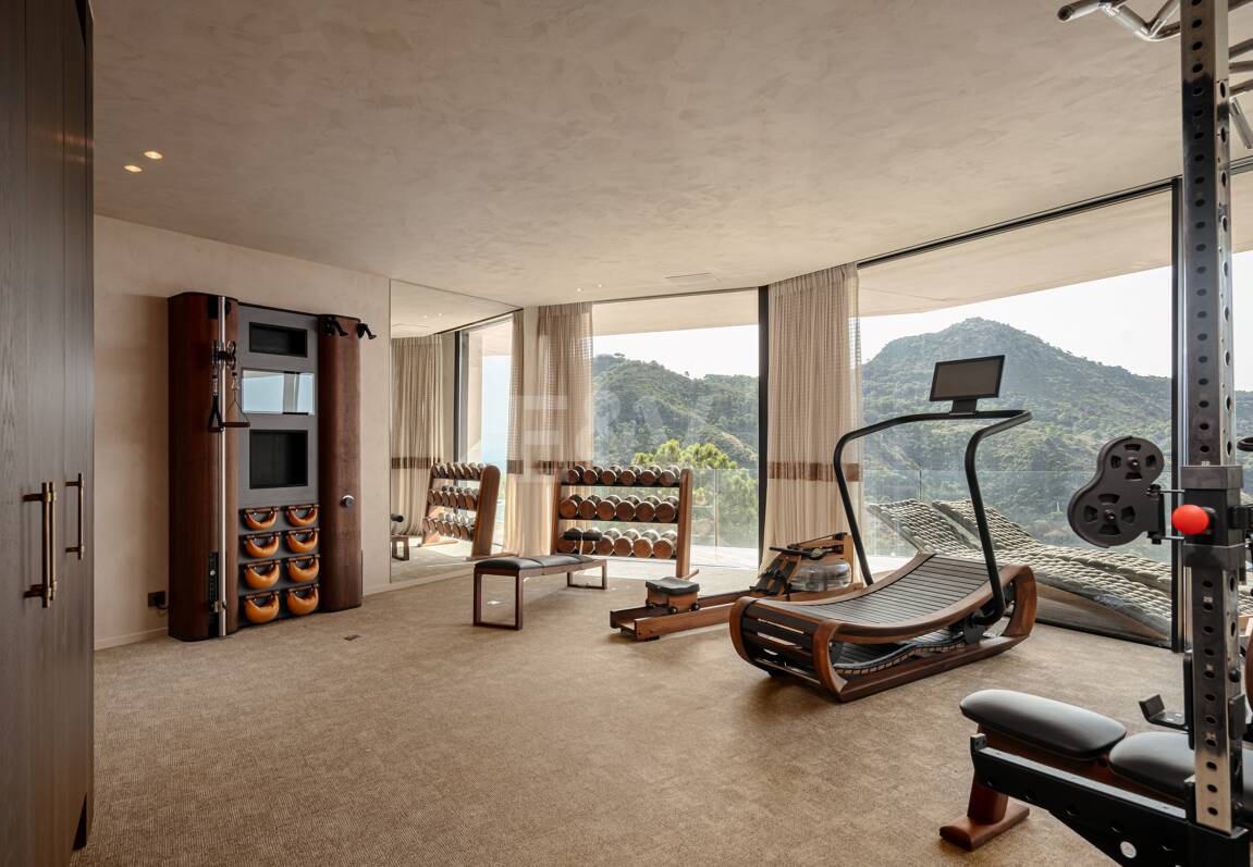 Spectacular villa with panoramic sea views in Monte Mayor