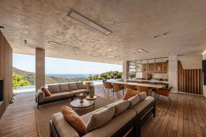 Spectacular villa with panoramic sea views in Monte Mayor