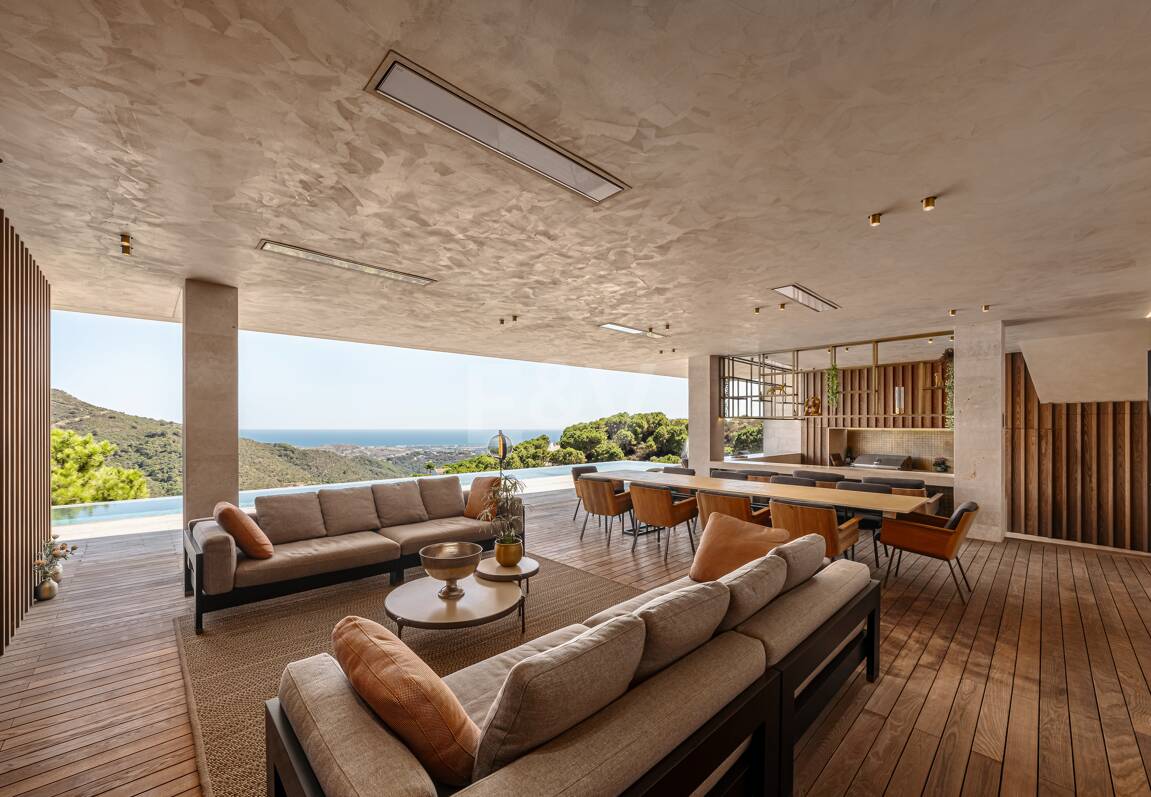 Spectacular villa with panoramic sea views in Monte Mayor