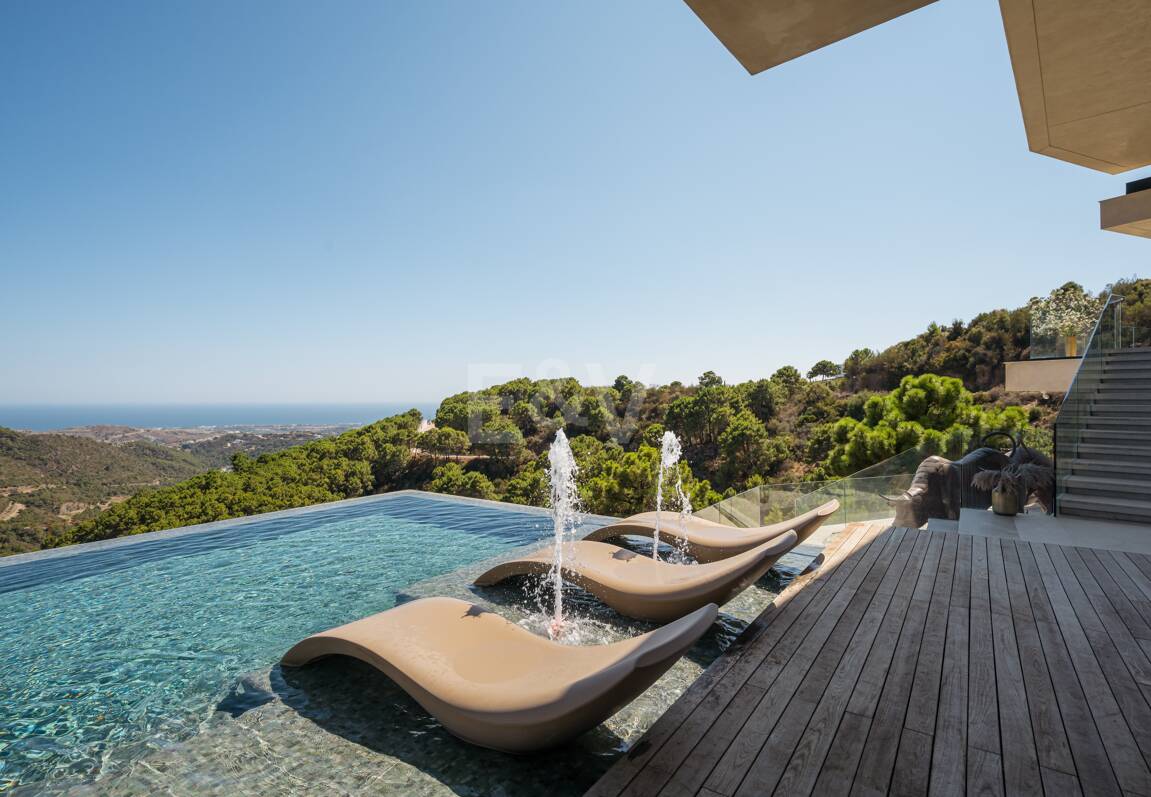Spectacular villa with panoramic sea views in Monte Mayor