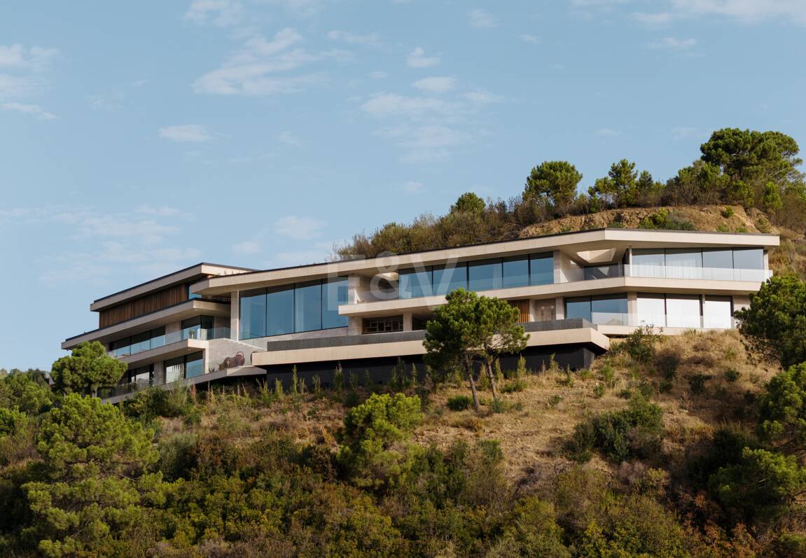 Spectacular villa with panoramic sea views in Monte Mayor