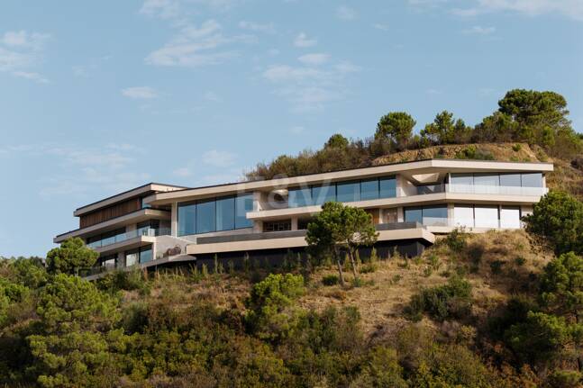 Spectacular villa with panoramic sea views in Monte Mayor