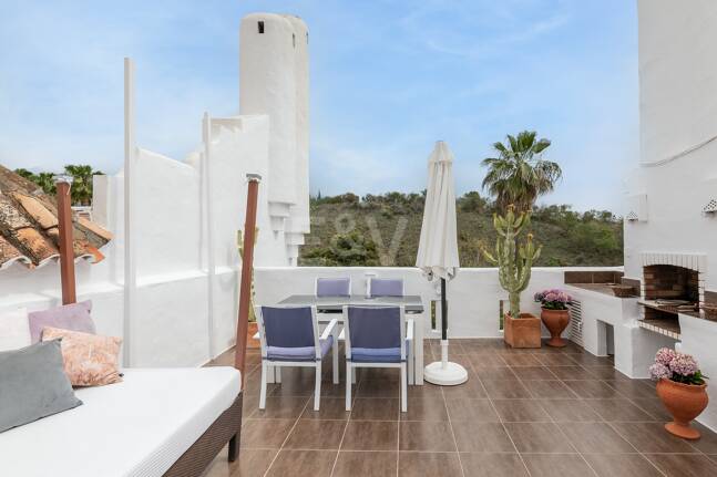 Casa adosada en Las Lomas de Marbella Club: una oportunidad única para vivir con sofisticación