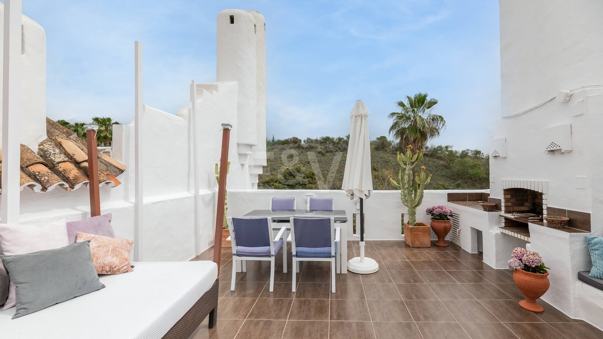 Casa adosada en Las Lomas de Marbella Club: una oportunidad única para vivir con sofisticación
