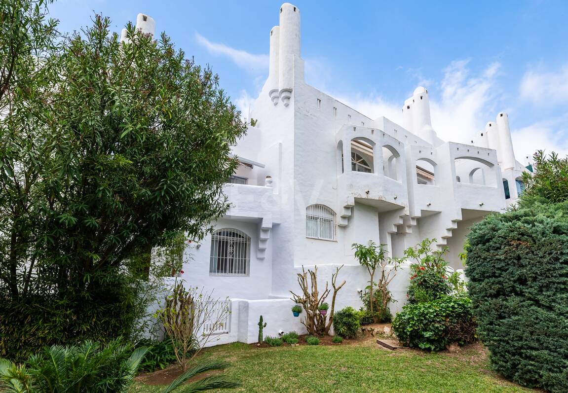 Casa adosada en Las Lomas de Marbella Club: una oportunidad única para vivir con sofisticación