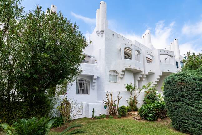 Casa adosada en Las Lomas de Marbella Club: una oportunidad única para vivir con sofisticación