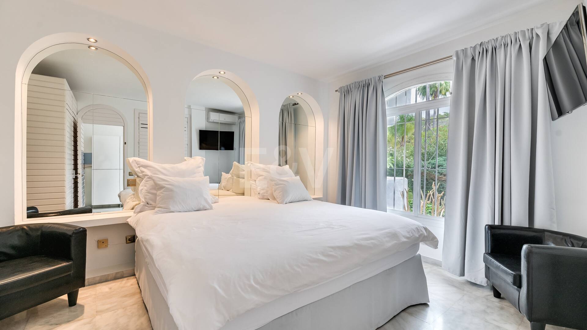 Casa adosada en Las Lomas de Marbella Club: una oportunidad única para vivir con sofisticación