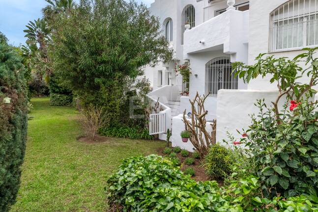 Casa adosada en Las Lomas de Marbella Club: una oportunidad única para vivir con sofisticación