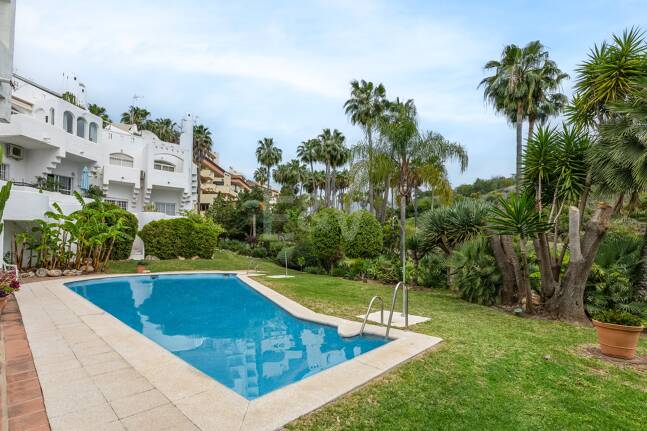 Casa adosada en Las Lomas de Marbella Club: una oportunidad única para vivir con sofisticación