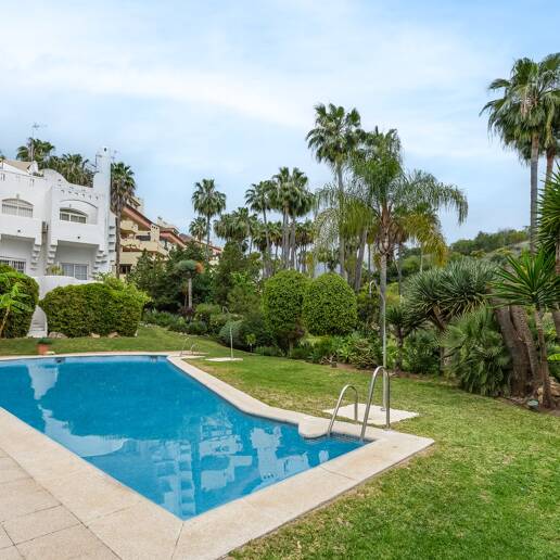 Casa adosada en Las Lomas de Marbella Club: una oportunidad única para vivir con sofisticación