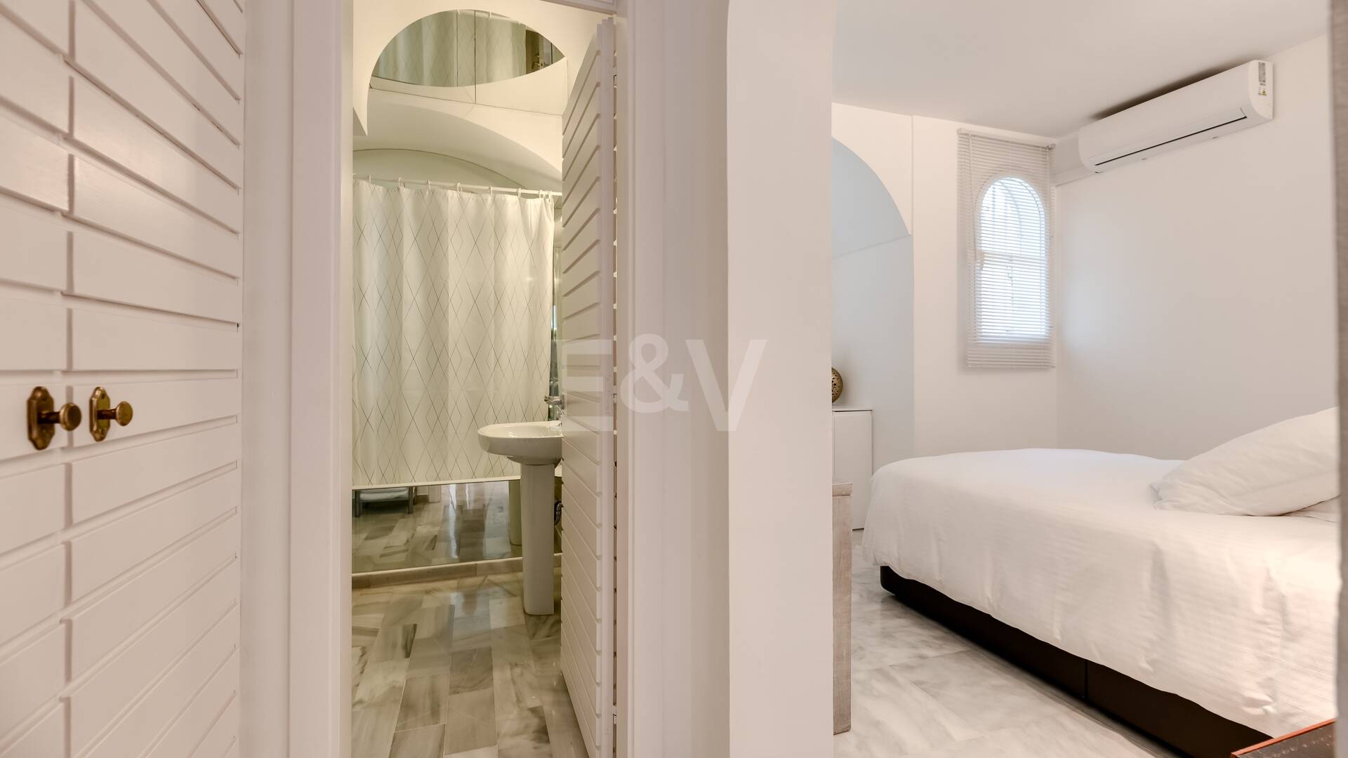 Casa adosada en Las Lomas de Marbella Club: una oportunidad única para vivir con sofisticación