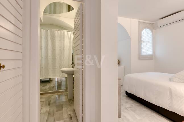 Casa adosada en Las Lomas de Marbella Club: una oportunidad única para vivir con sofisticación