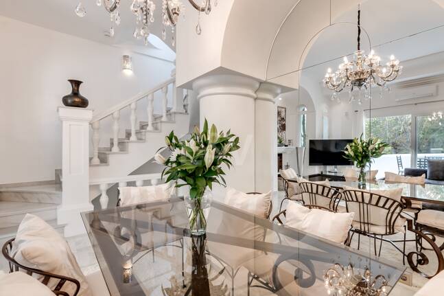 Casa adosada en Las Lomas de Marbella Club: una oportunidad única para vivir con sofisticación