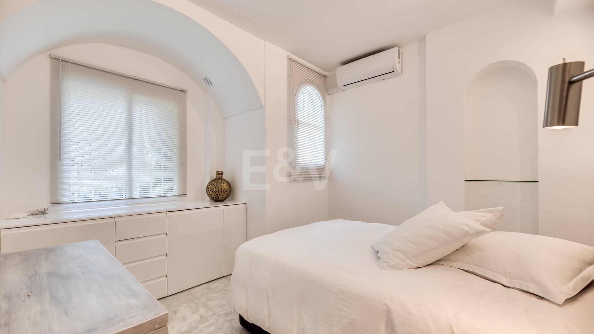 Casa adosada en Las Lomas de Marbella Club: una oportunidad única para vivir con sofisticación