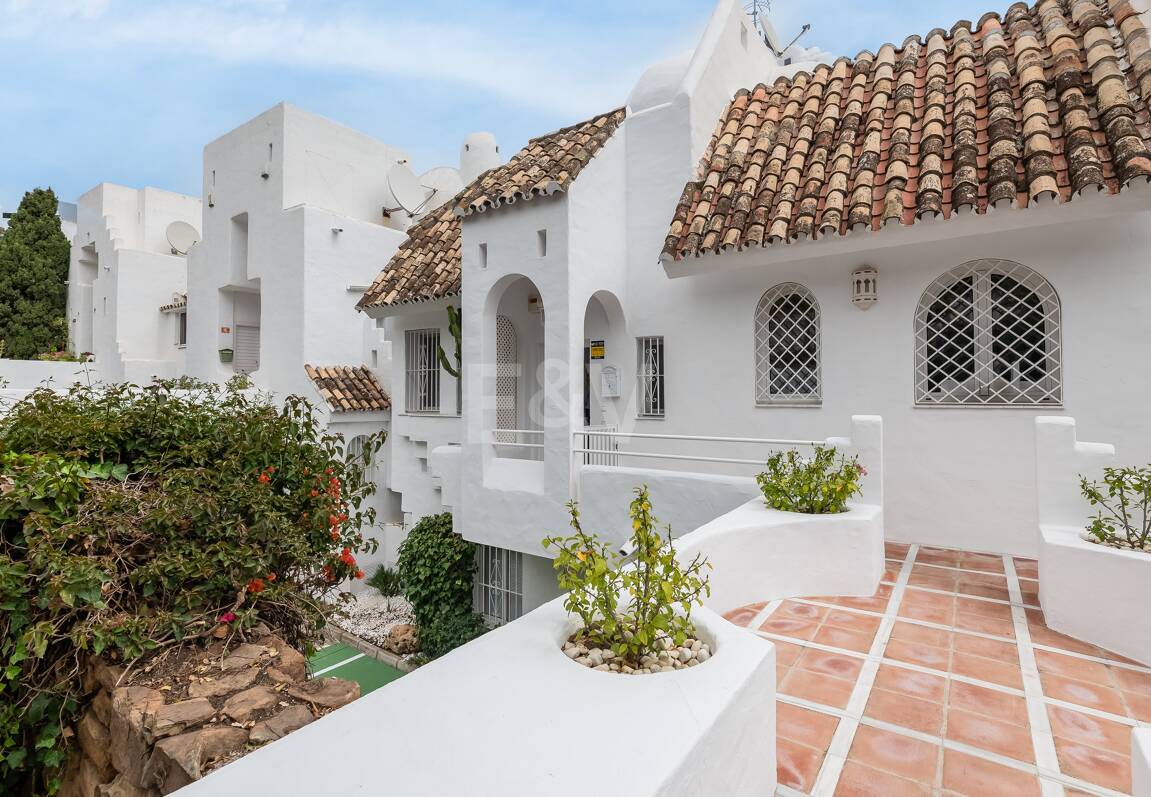 Casa adosada en Las Lomas de Marbella Club: una oportunidad única para vivir con sofisticación
