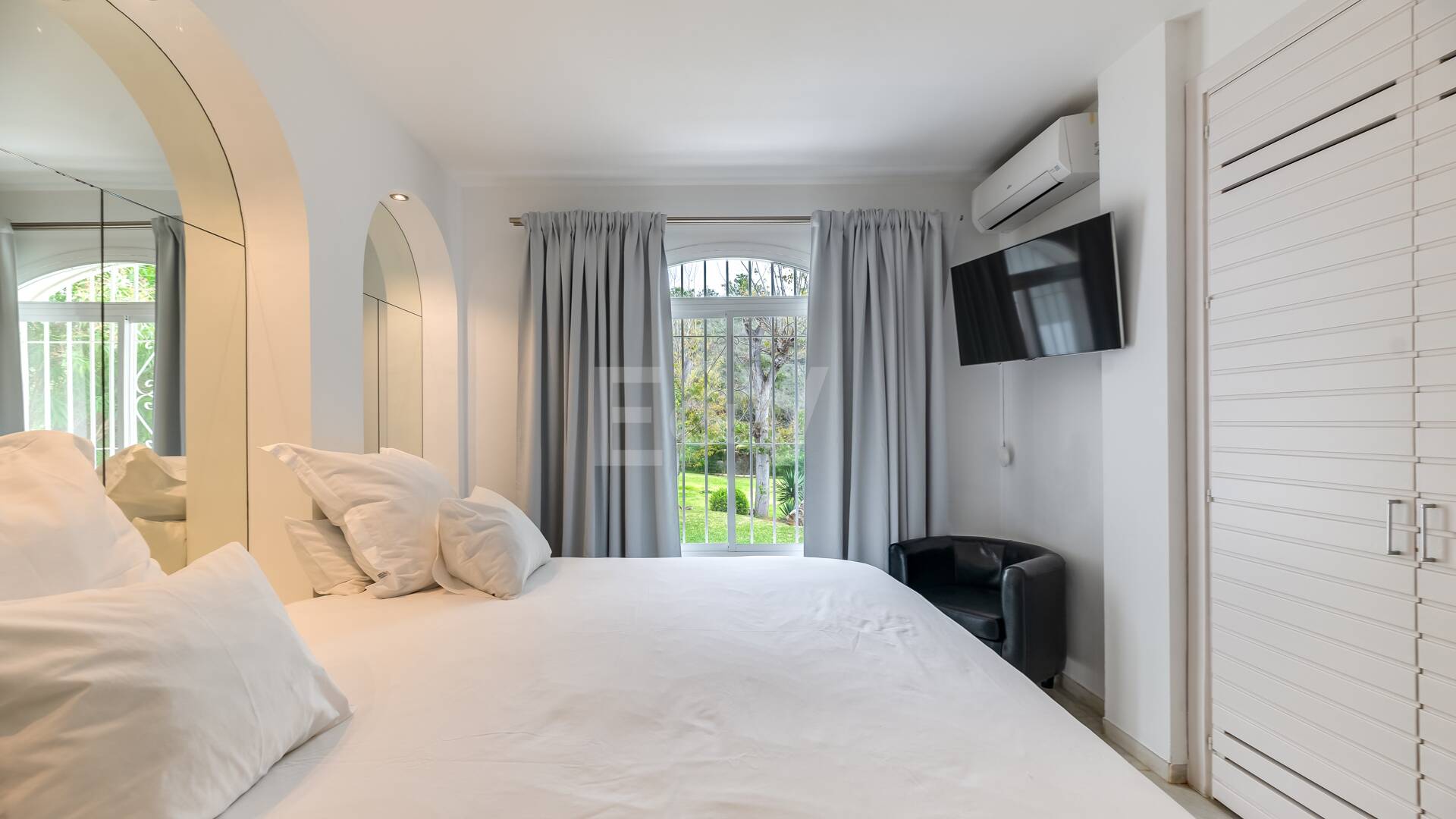 Casa adosada en Las Lomas de Marbella Club: una oportunidad única para vivir con sofisticación