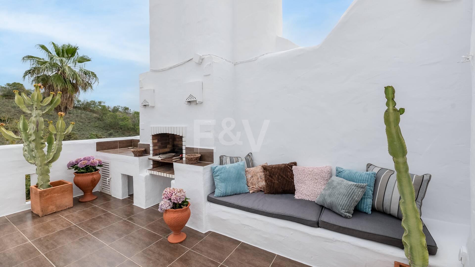 Casa adosada en Las Lomas de Marbella Club: una oportunidad única para vivir con sofisticación