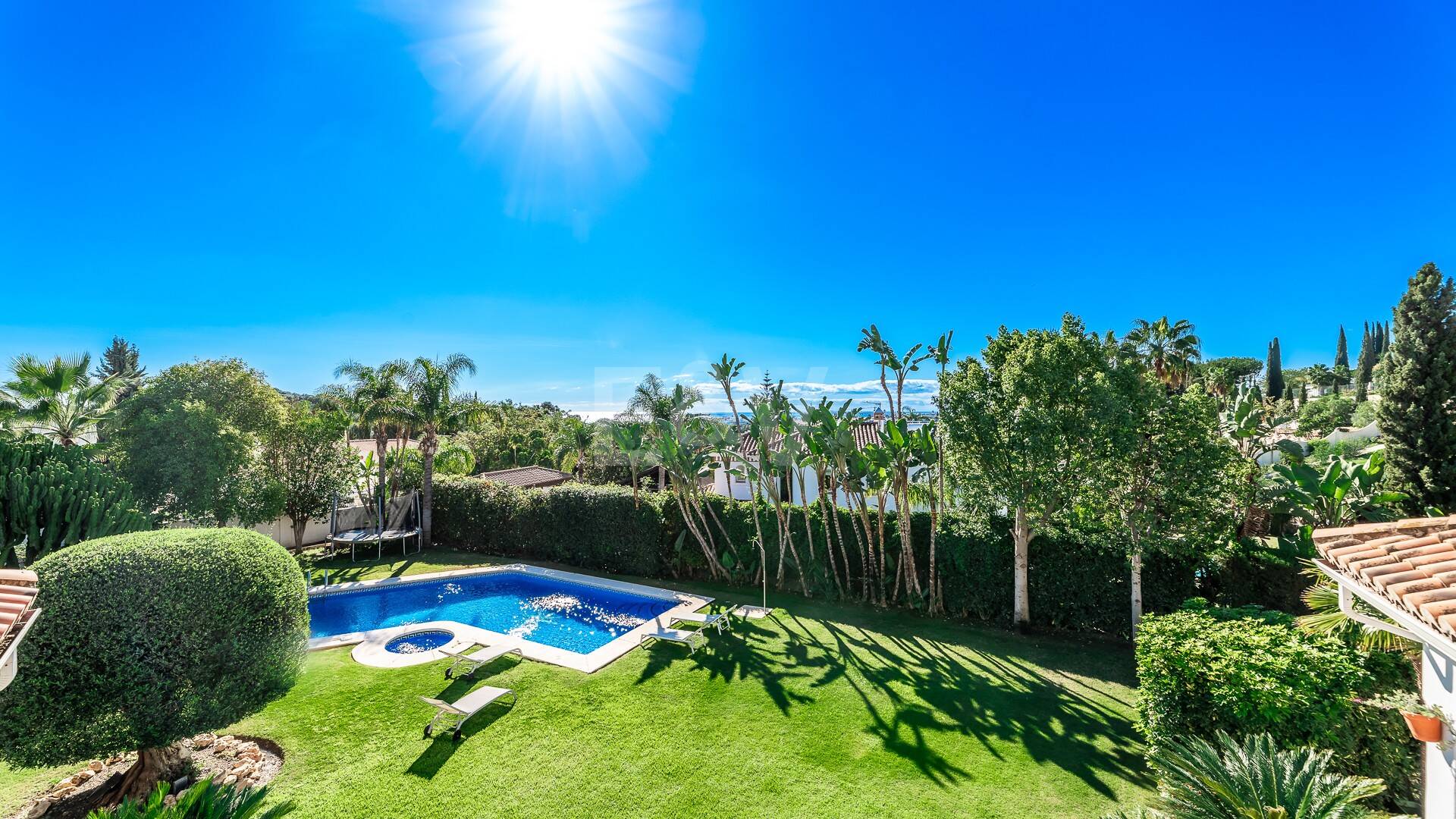 Large Andalusian villa with sea view in Paraiso Alto