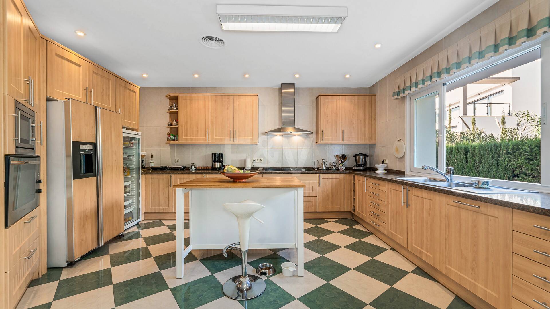 Large Andalusian villa with sea view in Paraiso Alto