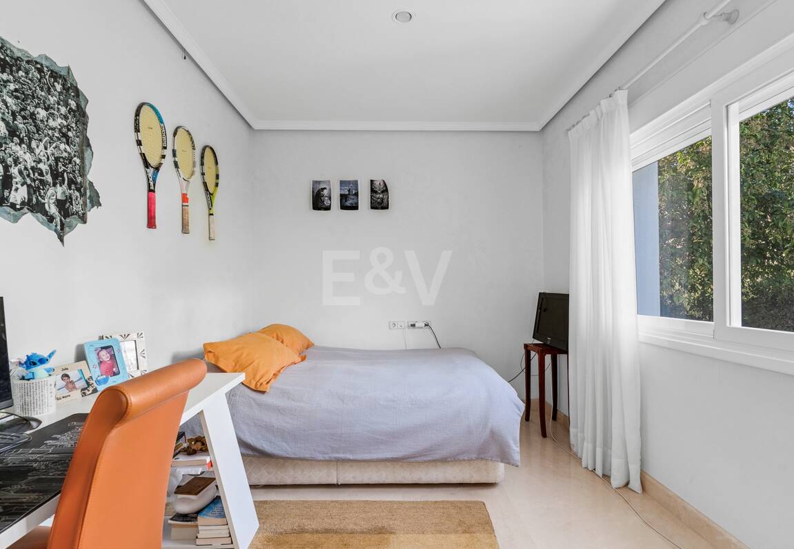 Large Andalusian villa with sea view in Paraiso Alto